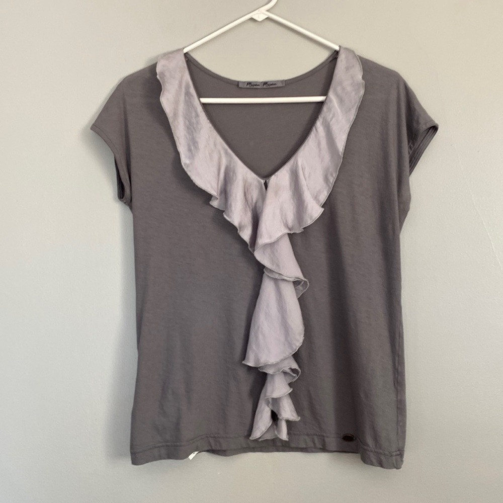 Fancy grey  tshirt with satin like detail